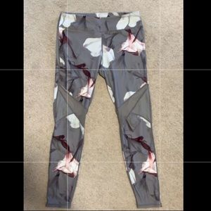 Fabletics size L high waisted patterned leggings